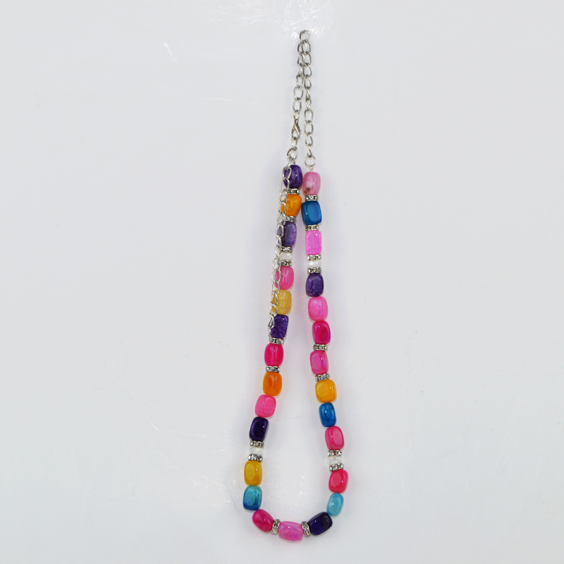 عقد من أحجار العقيق الملونة